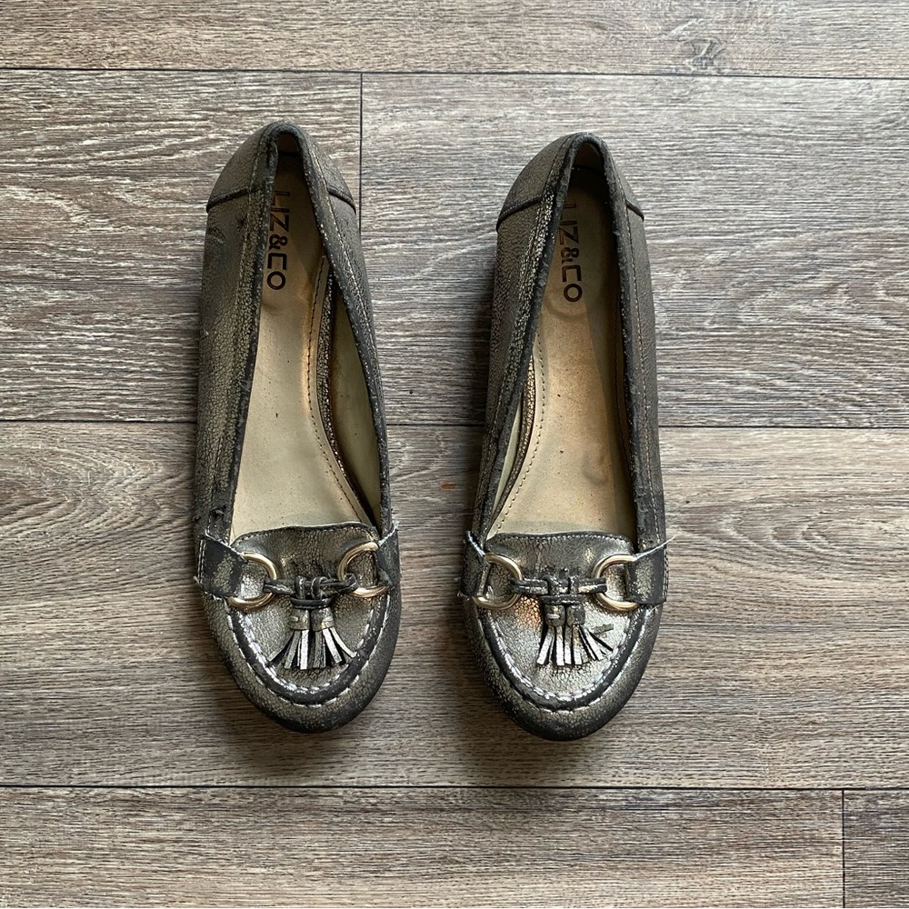 🌺 Liz & Co silver loafers